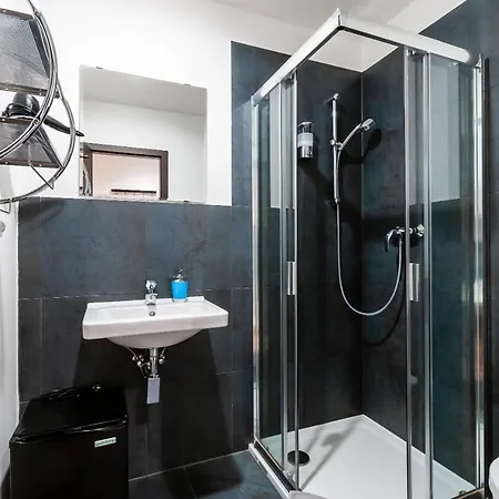 Vv & 3* برنو